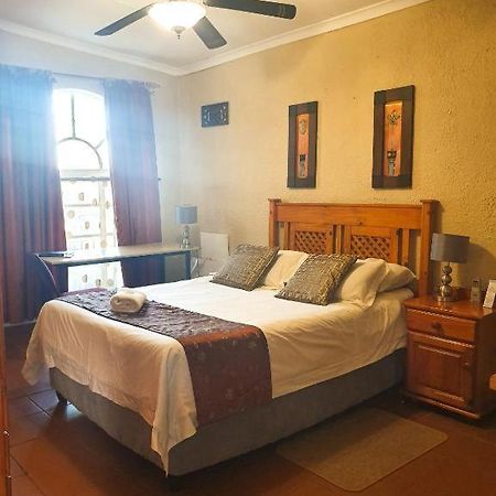 Just Tiffany Guest House & Conference Facility Potchefstroom Eksteriør bilde