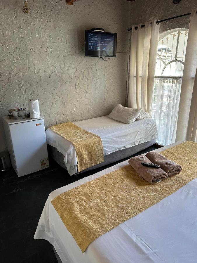 Just Tiffany Guest House & Conference Facility Potchefstroom Eksteriør bilde